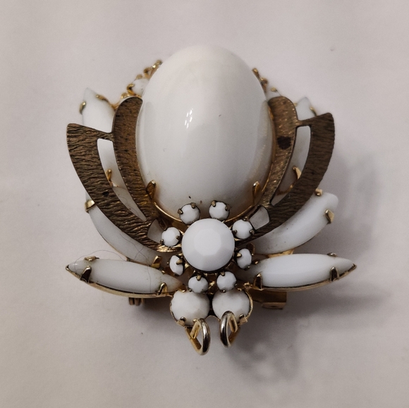 Vintage JULIANA Delizza & Elster Milk Glass Bee Bug Insect Pin Brooch - Picture 11 of 16